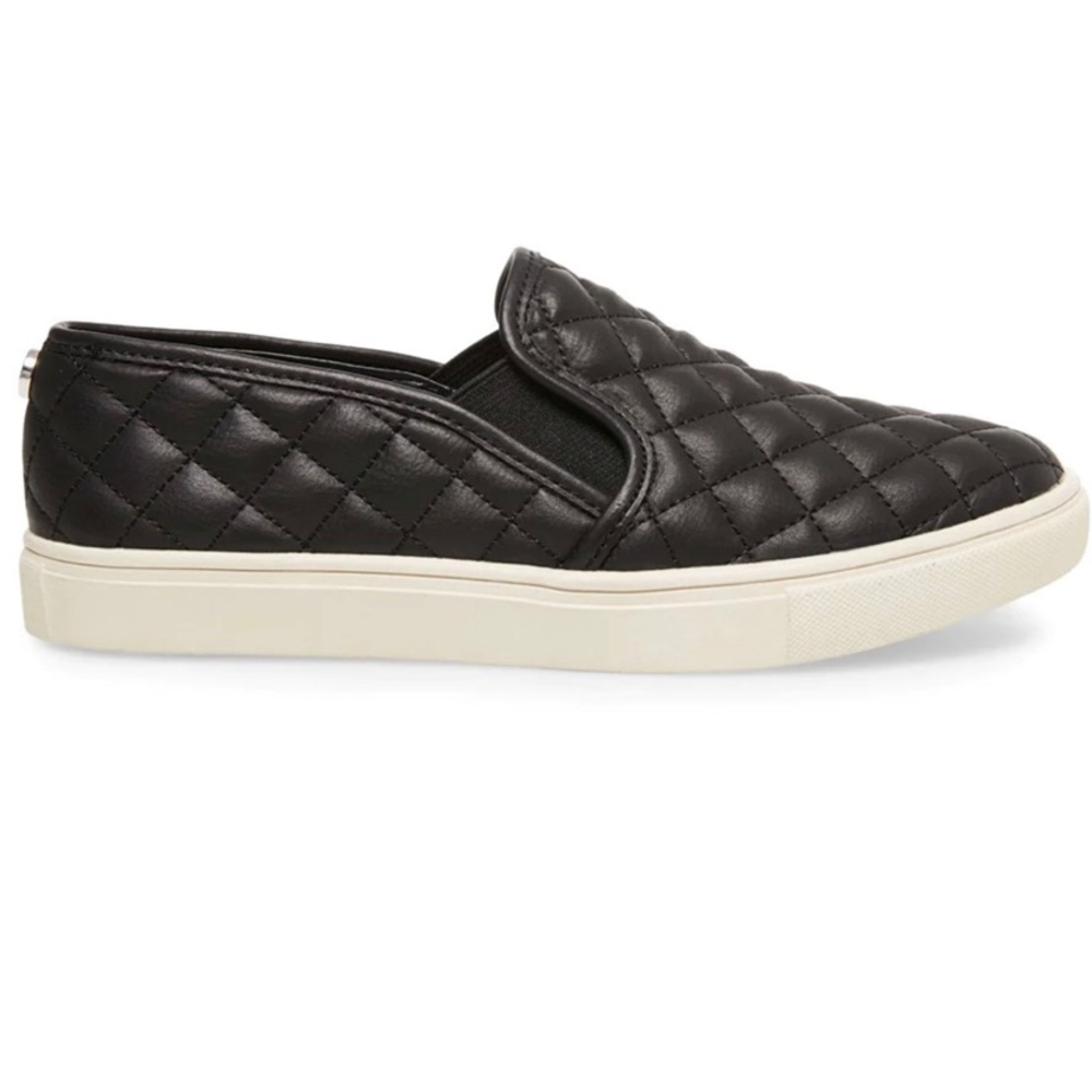 Nice women’s black Steve Madden decks size 11